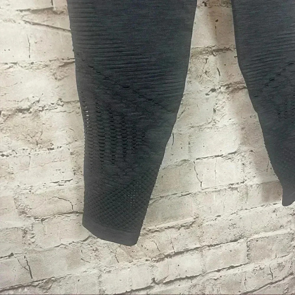 Athleta Women's Small Halasana Seamless 7/8 Leggings Tight Charcoal Gray Active - Picture 4 of 10